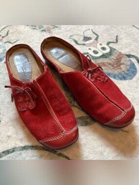 Natural Soul Naturalizer Red Suede Slip-On Mules with Bow Accent
